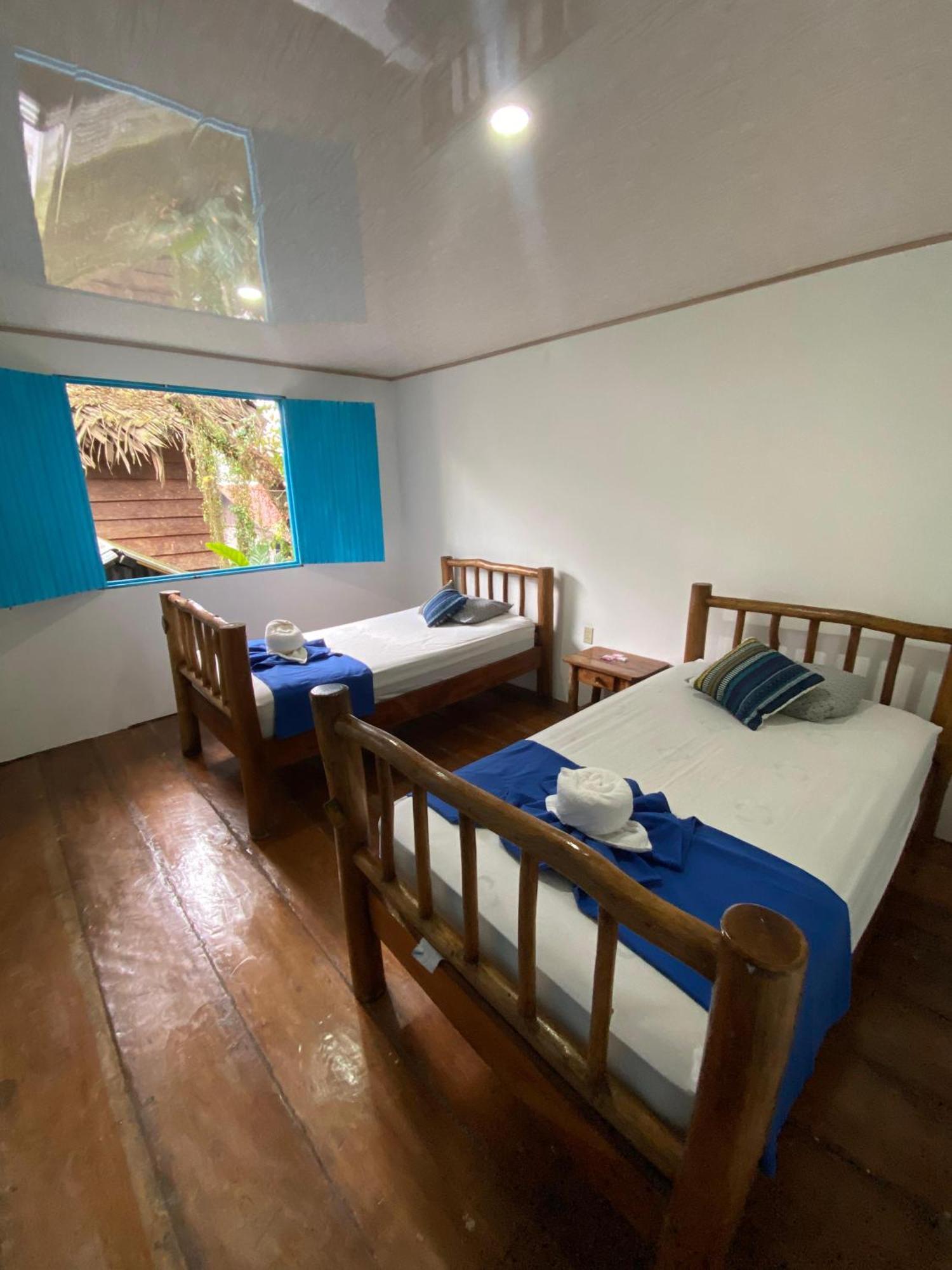 Casa De La Iguana Hostel Livingston Exterior photo